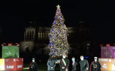 Roma si accende: ecco l’albero di Natale all’insegna della sostenibilità