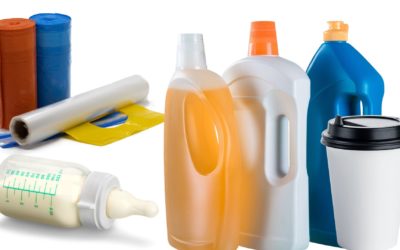Miliardi di nanoplastiche rilasciate nell’acqua calda da tazzine e sacchetti alimentari: lo studio